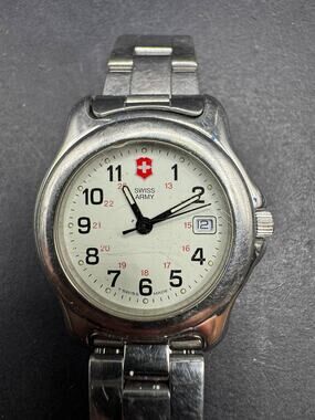 Swiss Army Stainless Steel Wristwatch Silver Tone Analog Date Water Resistant
